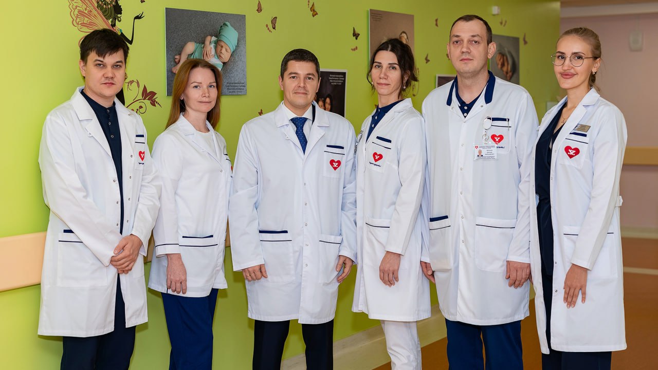 Следующий год на Ямале будет Годом здоровья Сейчас власти региона формируют большую программу которая объединит медицину спорт и просвещение в единый план действий сообщил губернатор Дмитрий Артюхов В 2026 году власти в регионе будут открывать новые медицинские центры а также закупать для них современное оборудование и помогать специалистам с повышением квалификации Также внимание уделят развитию спорта и формированию культуры здоровья у детей Правительство ЯНАО Уралити