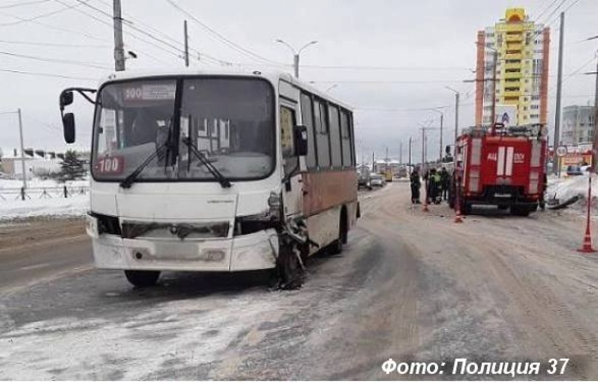 В Ивановской области осужден водитель автобуса, виновный в ДТП со смертельным исходом Ивановским районным судом был осужден водитель автобуса, по вине которого в ДТП погиб человек. ↗ Прислать новость Подписаться