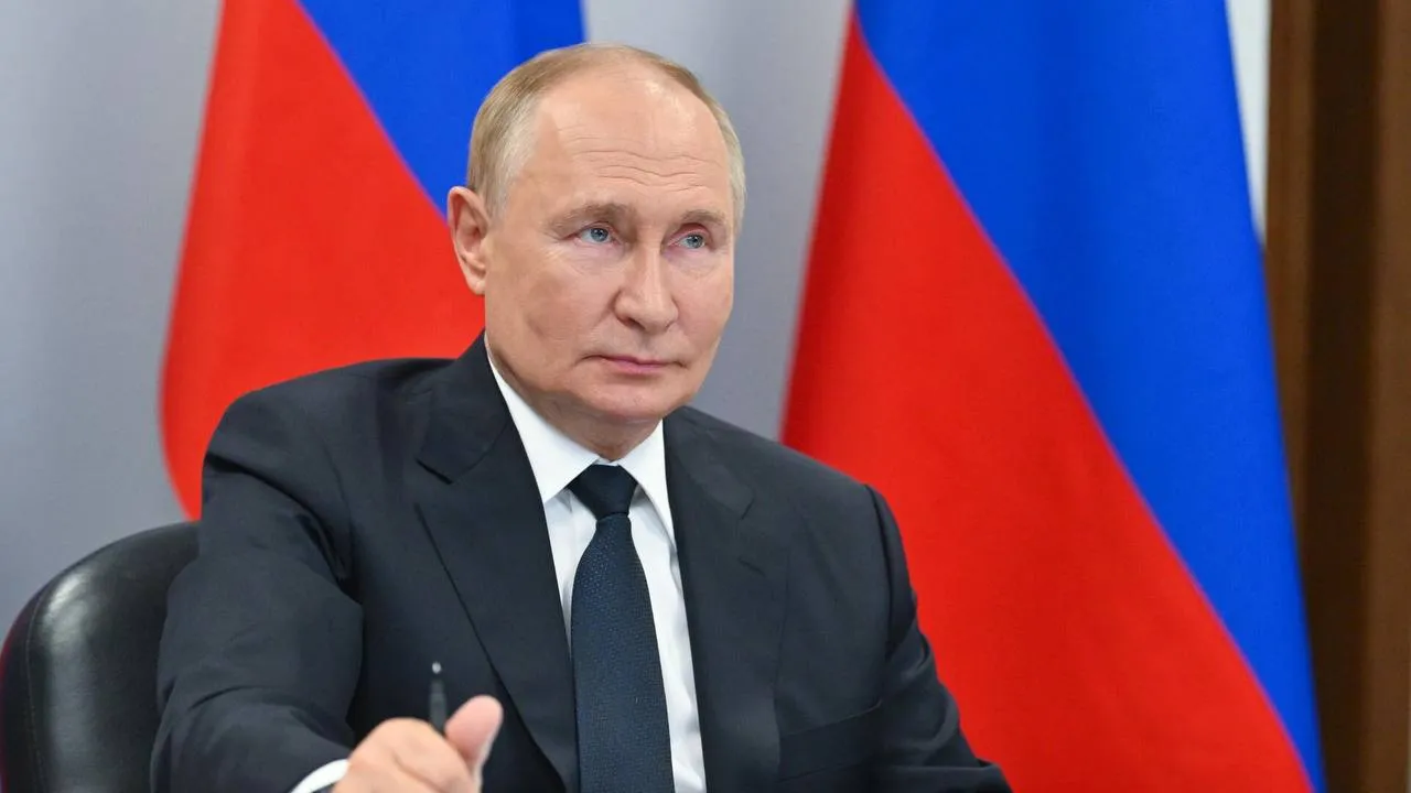 Путин проведет 22 апреля переговоры с президентом Сейшел 22 апреля в Москве состоятся переговоры президента России Владимира Путина с президентом Республики Сейшельские Острова Патриком Эрмини который прибыл в Россию с рабочим визитом говорится в сообщении пресс службы Кремля В рамках встречи планируется обсуждение актуальных вопросов развития двустороннего сотрудничества в политической торгово экономической и гуманитарной областях а также международной и региональной проблематики Африканская инициатива Telegram ВК Max