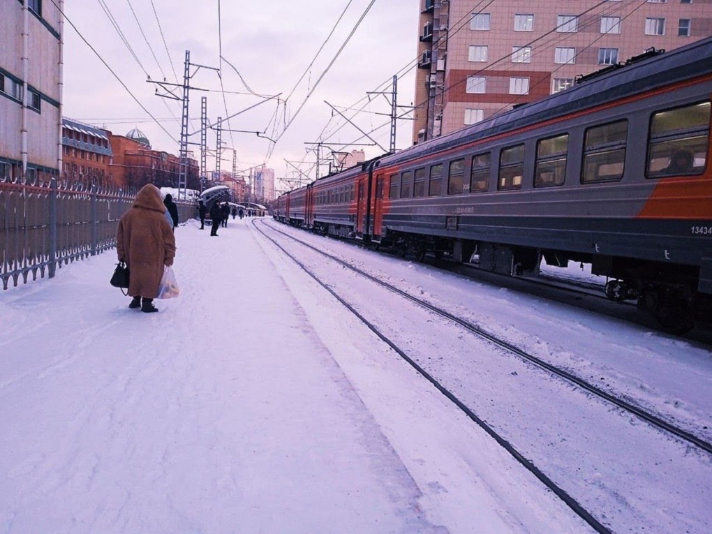 Изменения в расписании двух электричек коснутся новосибирцев с 7 февраля  ⏺ Поезд № 6502 Сокур — Новосибирск будет отправляться в 9:26 и прибывать на станцию Инская в 10:23 и на станцию Новосибирск-Главный в 10:58, оба — на минуту раньше, сообщает пресс-служба компании «Экспресс-пригород».  ⏺ Поезд № 6618 Бердск — Новосибирск сохранит время отправления в 9:56, но прибытие на станцию Сеятель будет в 10:08, а на станцию Новосибирск-Главный — в 10:44, также на минуту раньше.