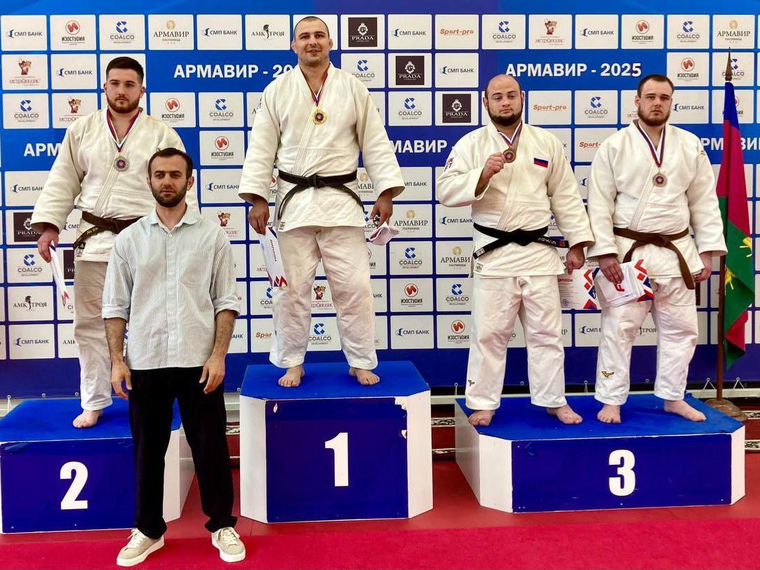 Крымчане стали победителями чемпионата ЮФО по дзюдо Юна Герасимова и Александр Шалимов завоевали две золотые медали. Всего в соревнованиях приняли участие более 200 спортсменов из 8 регионов России. Чемпионат ЮФО по дзюдо среди мужчин и женщин прошел в Краснодарском крае. #РеспубликаКрым #КрымГордится