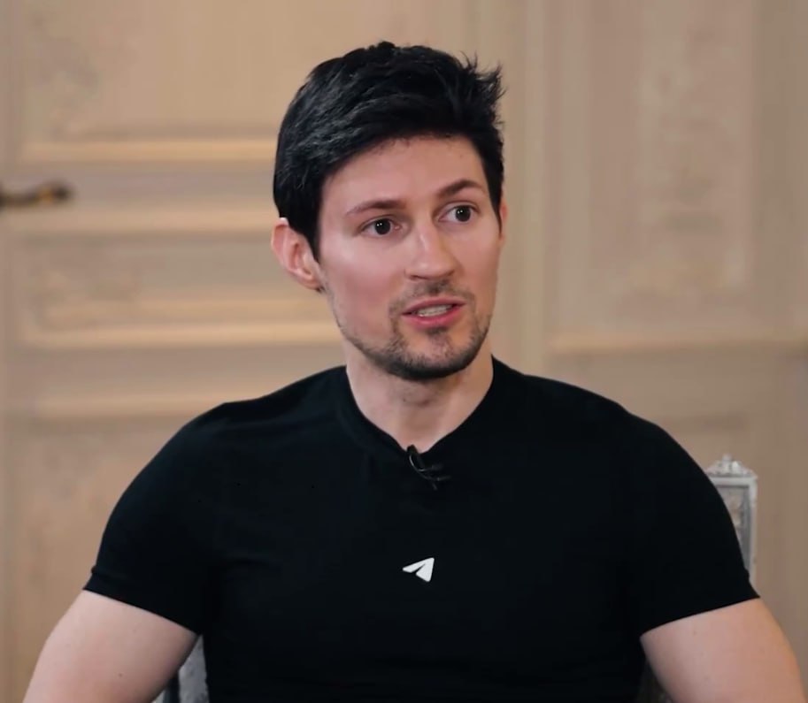 Павел Дуров рассказал, что недавно составил завещание на фоне рисков, связанных с его деятельностью по защите свобод. Основатель Telegram считает, что из-за своей работы может нажить себе много врагов, в том числе "внутри могущественных государств". Поэтому он счел нужным защитить своих детей и компанию, которую создал - Telegram. В завещании, однако, прописано, что дети Дурова смогут получить доступ к его состоянию не ранее, чем через 30 лет. Я хочу, чтобы они жили, как обычные люди, чтобы они сами строили свою жизнь, учились себе доверять, чтобы они умели создавать