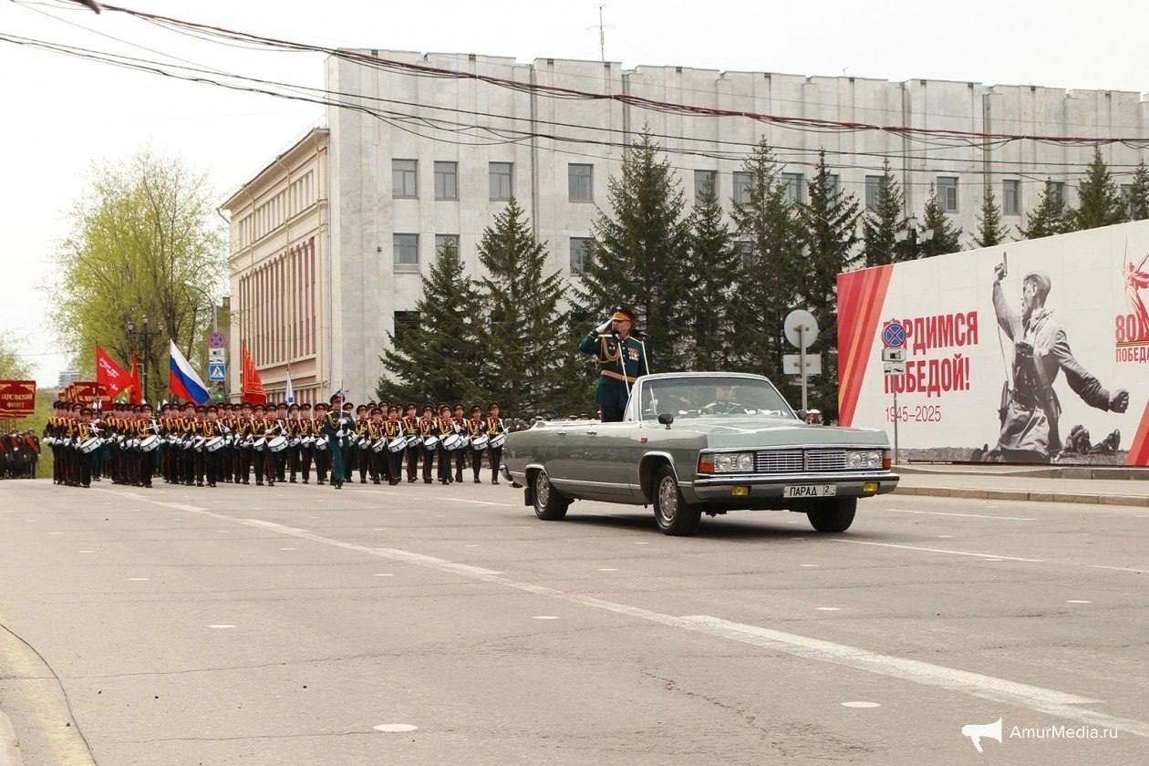 В Хабаровске изменят схему дорожного движения на период подготовки и проведения Парада  В Хабаровске будет изменена схема дорожного движения на период подготовки и проведения Парада, приуроченного к 80-летию окончания Второй мировой войны. В дни проведения тренировок пеших парадных расчетов на площади Ленина будет временно ограничено 20, 22, 25 августа 2025 года с 16.00 до 23.00.  Полный список улиц и ограничений СМОТРИТЕ ЗДЕСЬ  Фото: пресс-служба администрации города Хабаровска   AmurMedia   Прислать новость