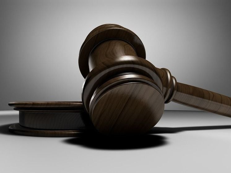 Украинец приговорён к 25 годам тюрьмы за попытку теракта в отношении главы Энергодара Южный окружной военный суд приговорил Вадима Трачука к 25 годам тюрьмы за попытку теракта против главы администрации города. По данным УФСБ Запорожской области, Трачук вступил в украинское террористическое сообщество в 2022 году, занимался слежкой, получением взрывчатки и изготовлением взрывных устройств. Он был задержан в 2023 году и также оштрафован на 700 тысяч рублей. Новый Мелитополь подпишись