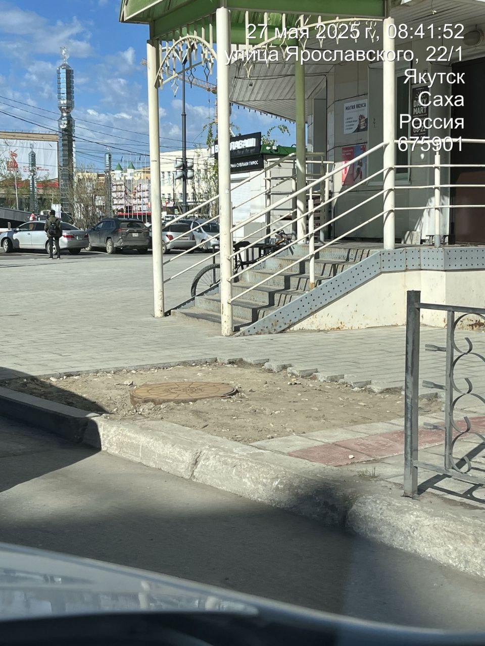 На участке улицы Ярославского подрядчиком АО Водоканал проводятся земляные работы по ремонту инженерных сетей. В ближайшее время будут проведены работы по восстановлению тротуара.