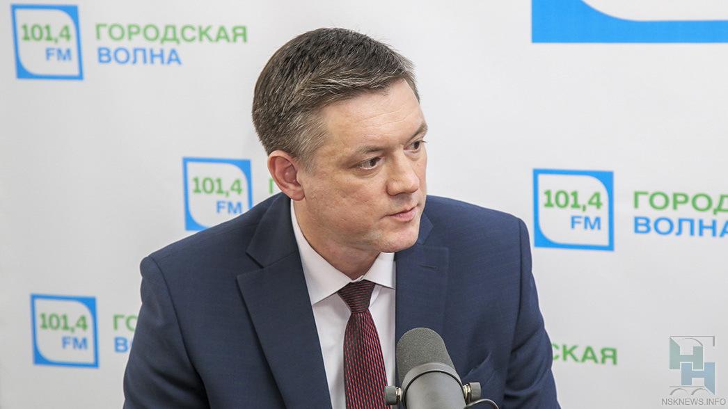 В Новосибирске уволили главу Советского района Дмитрия Оленникова. Об этом сообщил начальник департамента информационной политики мэрии Михаил Столяров.  Дмитрий Оленников возглавлял районную администрацию с 23 ноября 2015 года. До этого он два года был заместителем главы. В мэрии не уточняют причину увольнения Оленникова. Также неизвестно кто будет временно исполнят его обязанности.  #новосибирск
