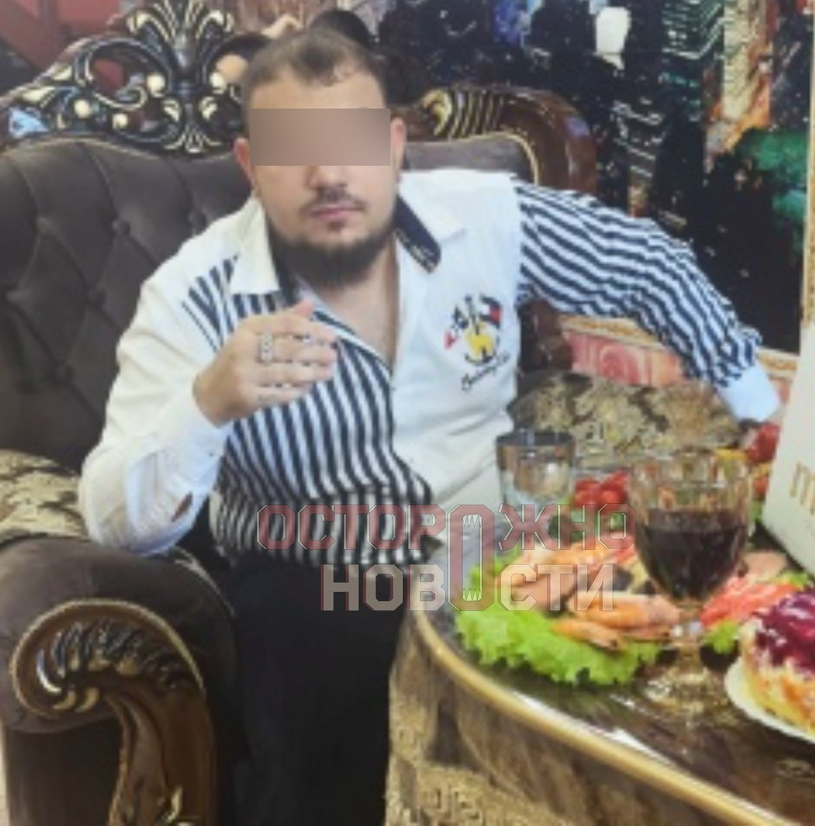 Житель Новосибирской области получил 10 суток за торт с воровскими звёздами Как пишут Осторожно новости районный суд города Тогучин рассмотрел дело 28 летнего Романа Т Он запостил на своей странице в ВК фото с праздничным тортом на котором были воровские звёзды и надпись От родителей и жены АУЕ В суде это признали демонстрацией экстремистской символики В итоге мужчине дали 10 суток ареста Ранее в Нижегородской области оштрафовали фитнес тренера запостившего фото спортсмена с воровскими татуировками Задонатить через бота Patreon Boosty