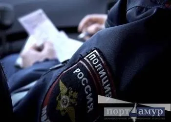 В Приамурье 19 летний житель Пояркова выслушает приговор за наркотики и нетрезвую езду Дело направили в суд Как сообщает региональное УМВД в конце января парень собрал в окрестностях села коноплю которую в пакетах хранил дома Использовать растительный наркотик он собирался сам Однако через несколько дней незаконные запасы нашли полицейские У парня изъяли больше 250 граммов марихуаны Кроме того вечером 15 февраля амурчанин не имея водительского удостоверения катался по райцентру на Жигулях брата При этом был пьян Транспортное средство было остановлено инспекторами ДПС От требования пройти освидетельствование на состояние опьянения на месте или медицинское освидетельствование в больнице водитель отказался Как выяснилось в прошлом году молодого человека уже наказывали арестом за нетрезвое вождение На этот раз возбудили уголовное дело В полиции отметили что фигурант признал вину На время следствия он находился под подпиской о невыезде Сейчас материалы дела переданы в суд