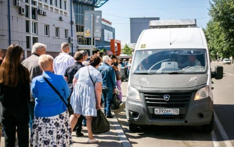 Проезд в микрорайон Зелёный подорожает с 6 ноября Частные перевозчики повысят цены на маршруте 32 Микрорайон Зелёный Центральный рынок Поездка днём будет стоить 40 рублей а вечером 50 Поскольку этот маршрут не регулируется городом перевозчики самостоятельно устанавливают стоимость Подписаться Прислать новость