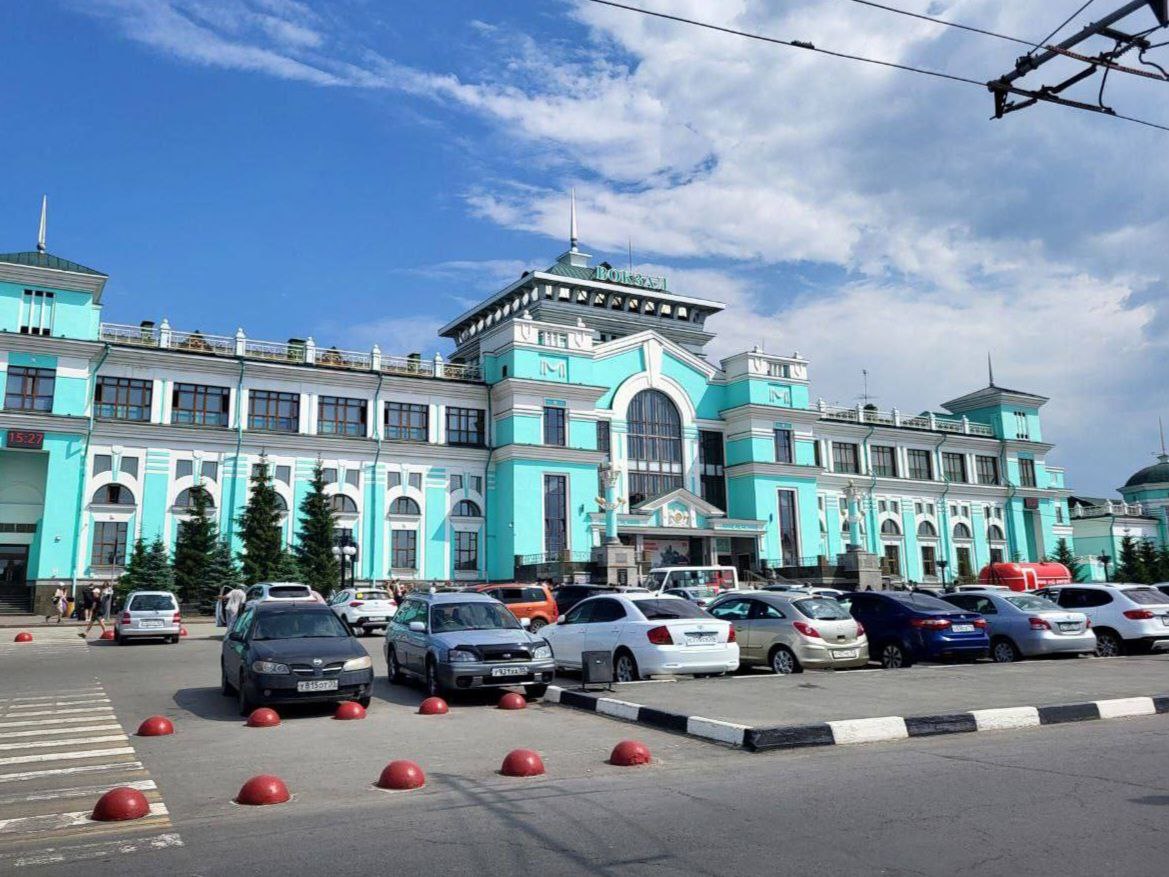 Омичи смогут съездить в Крым на поезде за 13 000 Стала известна стоимость билетов на поезд Омск Симферополь в апреле этого года Место в плацкарте минимум 12 899 рублей в купе 14 835 рублей Стоимость билетов в мае и летние месяцы пока неизвестна Эти билеты будут доступны за 90 дней до отправления поезда А где вы планируете отдохнуть этим летом Омск путеводитель в MAX