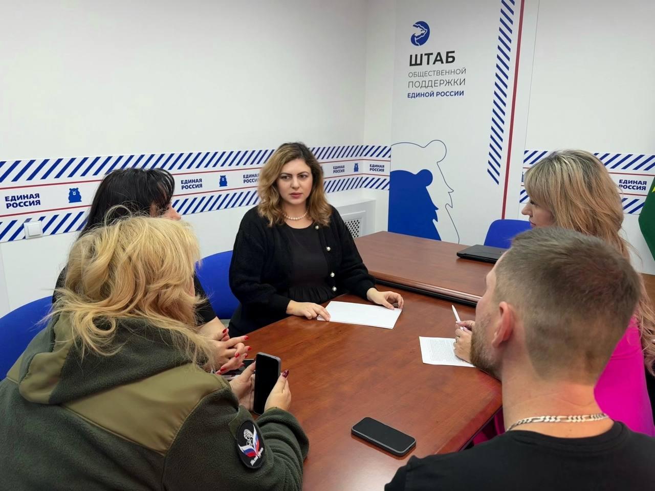 Из Адыгеи в Нижнесерогозский муниципальный округ направят врачей стоматологов Из Адыгеи на Херсонщину направят детских стоматологов Прием будет идти в центральной районной больнице Нижних Серогоз В гуманитарной поездке также примут участие представители Ассоциации Совет муниципальных образований РА регионального Штаба КСВО Адыгеи и волонтерской группы Надежда Недавно мы узнали о потребности Херсонской области в квалифицированной детской стоматологической помощи особенно в отдаленных точках Совместно с Палатой молодых законодателей при Совфеде проработали этот вопрос связались с поселковой больницей в одном из районов узнали требования В больницу также передадим гумпомощь Ее собрали на площадке Штаба общественной поддержки Единой России рассказала Асета Берзегова председатель Комитета по соцполитике и здравоохранению Палаты молодых законодателей при Совфеде За отклик Адыгею поблагодарил сенатор Игорь Кастюкевич Огромное спасибо главе региона Мурату Кумпилову за то что всегда откликаются и в самые сложные моменты подставляют плечо