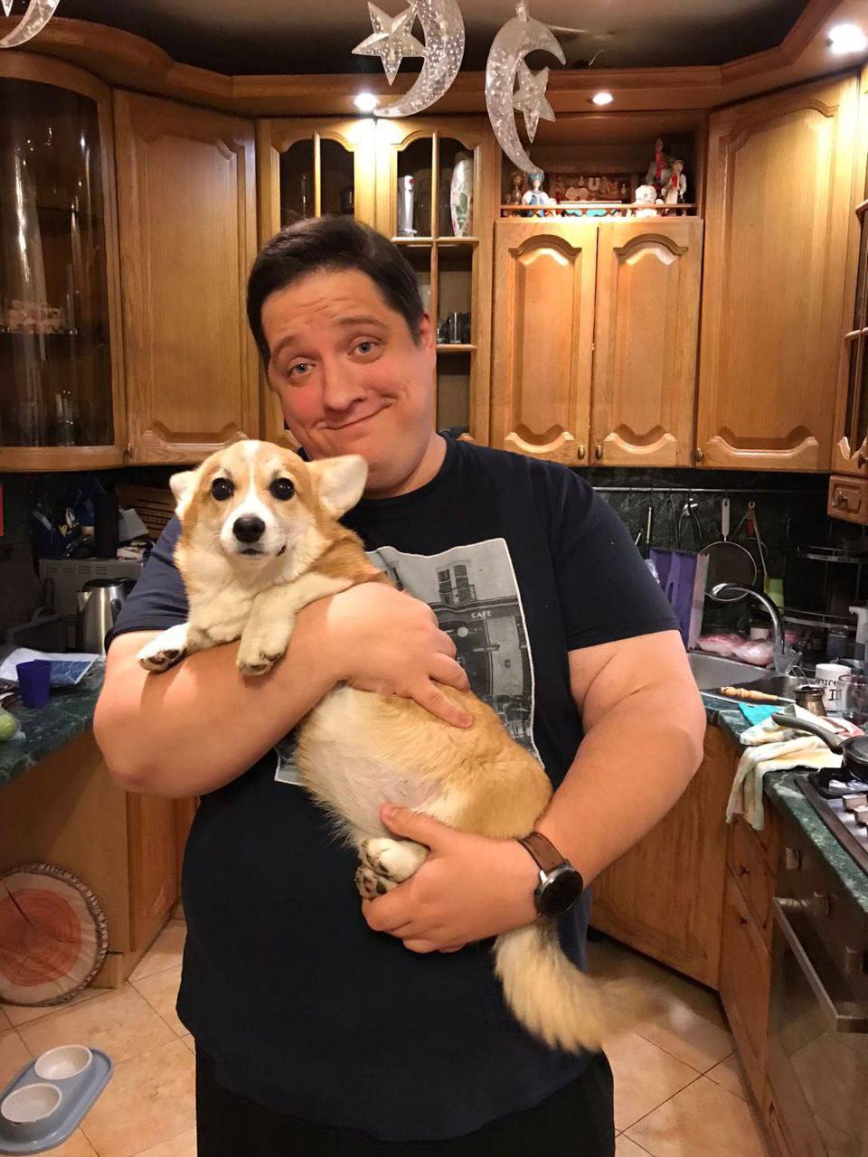 Пишут что Роман Попов умер Актеру из сериала Полицейский с Рублевки было всего 40 лет К нему вернулся рецедив рака Подпишись на 7Дней