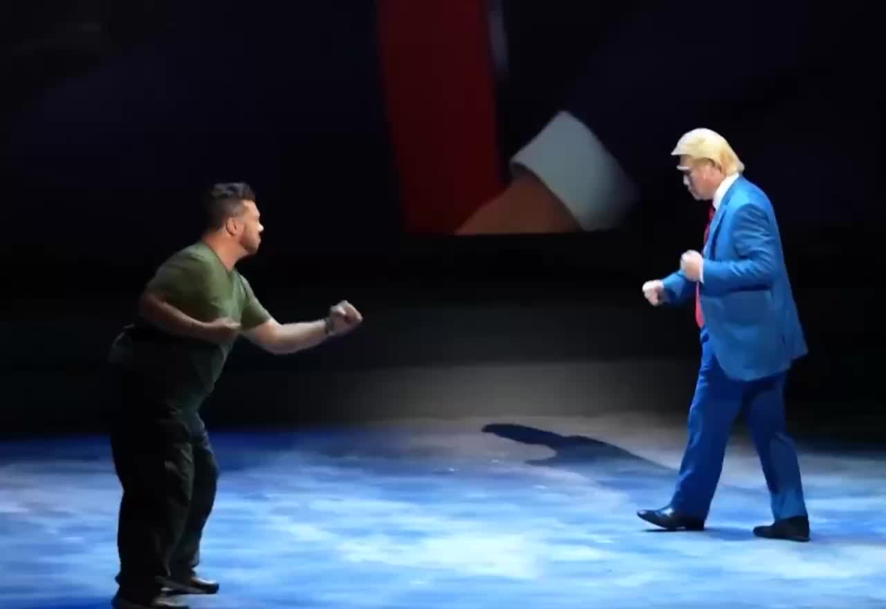 В Гонконге премьера скандальной оперы о Трампе и Зеленском