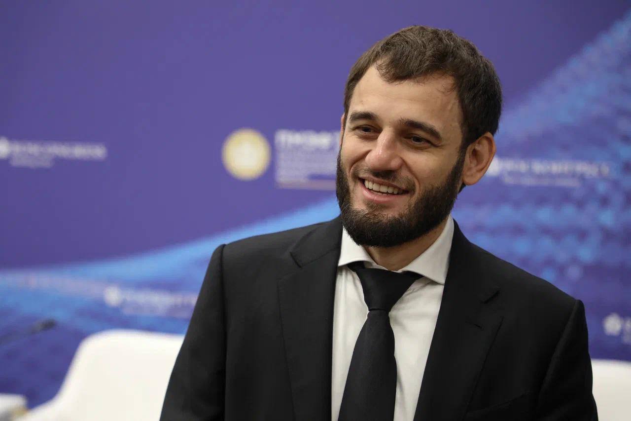 Футбольный клуб «Ахмат» объявил о назначении нового президента — им стал Якуб Закриев, ранее занимавший пост вице-президента Кадровые изменения произошли накануне старта сезона. Уже 20 июля грозненская команда откроет сезон домашним матчем против казанского «Рубина» на стадионе «Ахмат Арена».
