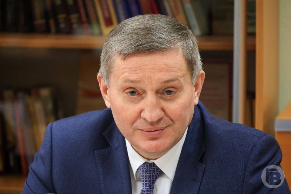 Андрей Бочаров провел совещание по вопросам ЖКХ В ходе обсуждалось, как работают системы ЖКХ в летний период Утром 25 июля губернатор Андрей Бочаров провел совещание по вопросам жилищно-коммунального хозяйства. Обсуждалось функционирование систем ЖКХ в летний период в условиях повышенных тепловых нагрузок. Ранее «Городские вести» писали о том, что глава региона провел другое важное совещание. В ходе него обсуждались дополнительные меры безопасности в связи с экстремально высокой температурой воздуха в Волгоградской области.