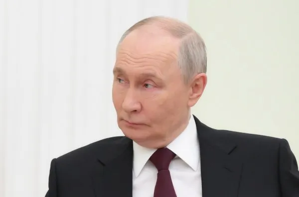 Владимир Путин сообщил что ВВП России снижается два месяца подряд совокупно на 1 8 Другие заявления президента России уровень безработицы в стране остаётся на рекордно низком уровне 2 1 траектория макропоказателей экономики РФ находится ниже ожиданий важно удерживать курс на сбалансированность бюджета РФ в том числе в условиях колебаний на внешних рынках Правительство РФ подготовило меры по поддержанию стабильности бюджета Подписаться на Говорит Москва Telegram VK MAX