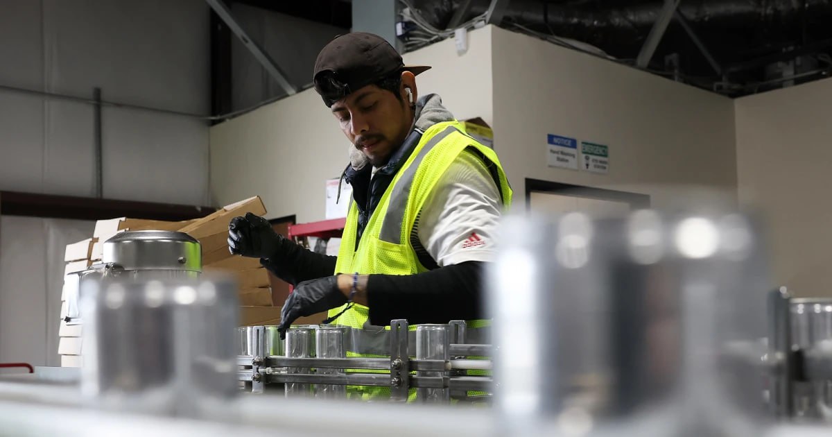 Отложенный сентябрьский отчёт показал что в экономике США появилось 119 000 новых рабочих мест что больше ожидаемого уровень безработицы составляет 4 4 jkinvest news jkinvest