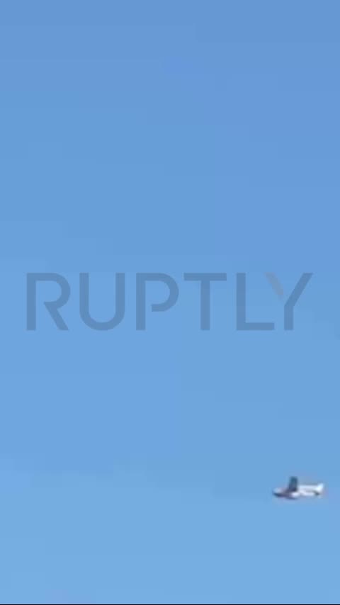 Легкомоторный самолет упал на дом в Казани, вызвав пожар