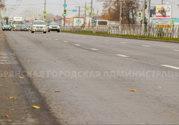 В Брянске планируют расширить Московский проспект  Ремонт продолжат в этом году.   Приведут в порядок три километра проспекта — от моста через реку Десну до путепровода. На пересечении с улицей Шолохова проспект расширят на одну полосу. В том месте предстоит перенести троллейбусные опоры.  Стоимость ремонта составит примерно 95 миллионов рублей.   Брянский навигатор