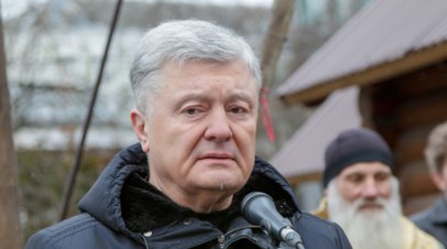 Порошенко: Зеленский четыре раза уклонялся от призыва   Экс-президент Украины Пётр Порошенко заявил, что Владимир Зеленский четыре раза уклонялся от отправленной ему повестки в военкомат.  Читать далее