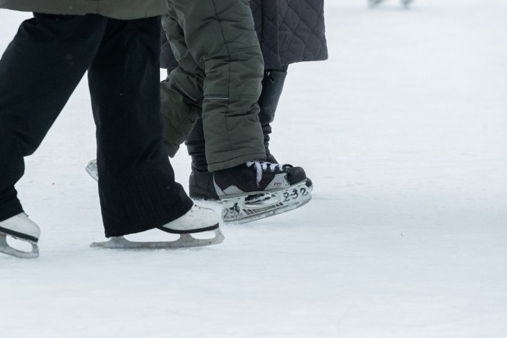 Следствие по делу тренера по фигурному катанию возобновили в Новосибирске Константина Медовикова задержали в Новосибирске после возобновления расследования по делу о развратных действиях тренера с детьми Напомним дело в отношении тренера по фигурному катанию Константина Медовикова завели в мае 2025 года Подробнее ПРОИСШЕСТВИЯ Подписаться на наш канал в MAX