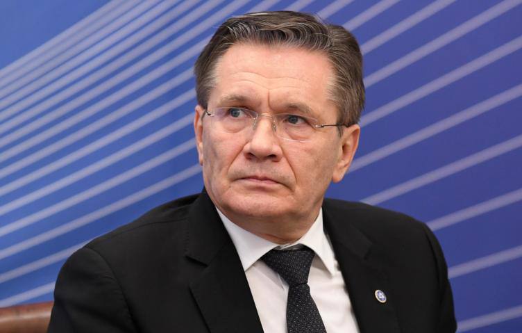 Генеральный директор Росатома Алексей Лихачев сообщил о готовности России к совместной работе на международной арене касательно Запорожской атомной электростанции включая взаимодействие с США Тем не менее он отметил что контроль над этой станцией должен оставаться за Россией