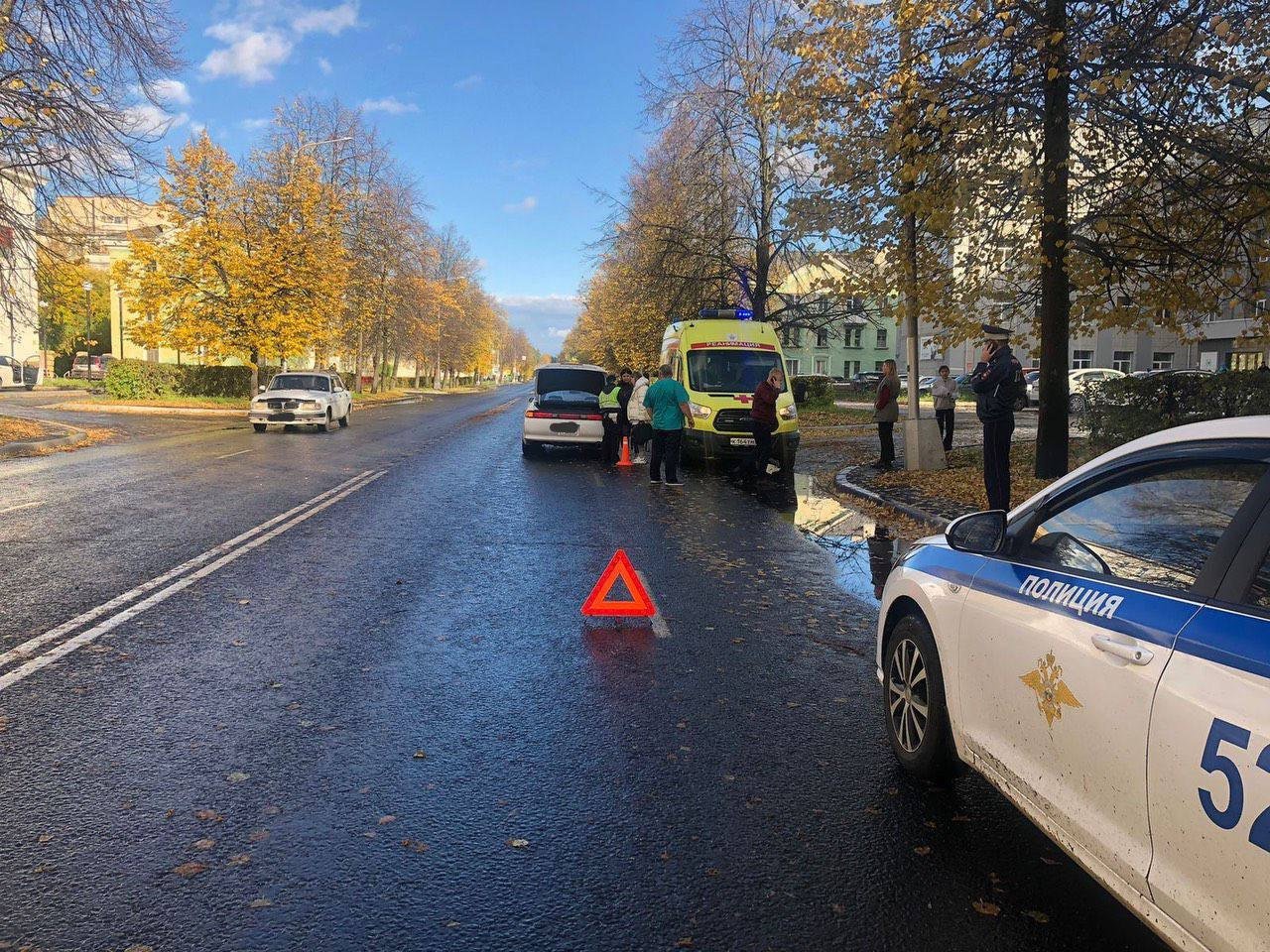 В центре Северска автомобилист сбил 9-летнего мальчика вне пешеходного перехода.     Сегодня, около 16 часов 30 минут в районе дома 6 по проспекту Коммунистическому автомобилем "Тойота Марк 2", под управлением 42-летнего мужчины, совершен наезд на 9-летнего мальчика, который, по предварительной информации, переходил проезжую часть вне пешеходного перехода в зоне его видимости.   Ребенок находился без сопровождения взрослых. С травмами он доставлен в медицинское учреждение.    Подписаться! Регион-70      Прислать новость