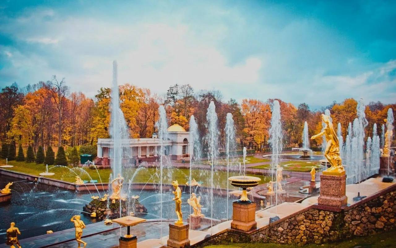 Сезон фонтанов завершился в Петергофе С 5 ноября парки станут бесплатными для посещения и будут открыты ежедневно Музей заповедник переходит на зимний режим работы Подписаться