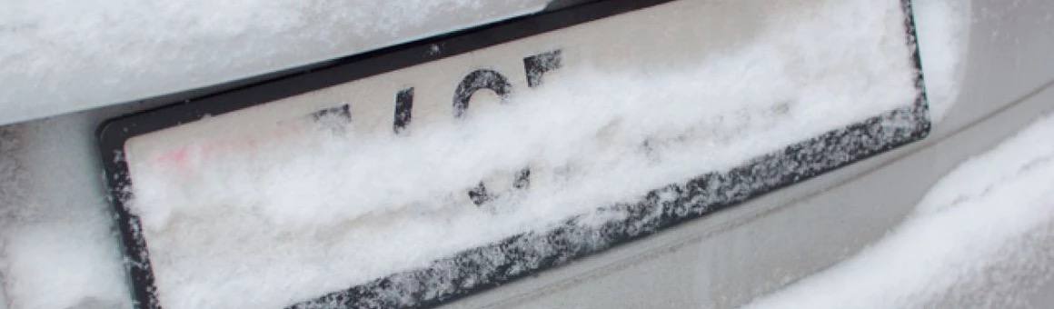 Водителей могут лишить прав за намеренно скрытые номера машины снегом или бумагой Ранее за это штрафовали на 5 000 рублей Теперь может грозить лишение прав на 1 5 года kazan