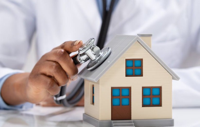 В Госдуме предложили расширить льготную ипотеку еще на три категории заемщиков В качестве меры социальной поддержки населения в программу льготного ипотечного кредитования предложили включить врачей учителей и научных сотрудников По словам депутатов коммерческая ипотека для этих категорий специалистов практически недоступна при нынешних процентных ставках покупатель жилья вынужден отдавать банкирам четыре шесть рыночных стоимостей квартиры или дома Ранее в России уже предлагали ввести ипотеку под 4 6 для врачей учителей и молодых специалистов которые пришли на завод или фабрику после вуза fatcat18