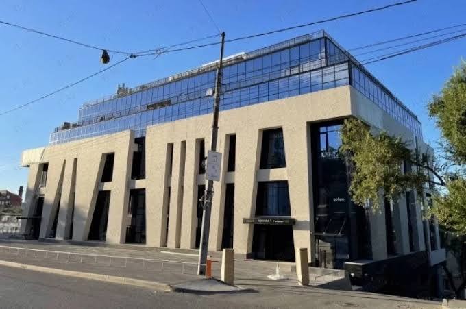 За рухнувший потолок в «Акватории» подрядчику выставили счёт — 1,4 миллиона Арбитражный суд утвердил мировое соглашение между водным комплексом «Акватория» и подрядчиком, чьи работы привели к обрушению потолка. Изначально требовали почти 4,9 млн рублей, но в итоге сошлись на 1,41 млн. Деньги должны быть выплачены до конца ноября. Остальные претензии компания отозвала, суд дал делу официальный финал. / Реклама
