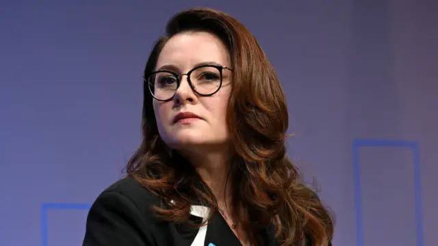 Некоторые украинские и западные эксперты выражают сомнения в том, насколько Свириденко способна эффективно справиться с текущими вызовами — сообщает The Atlantic. Скепсис, в частности, связан с восприятием её как фигуры, близкой к президенту Зеленскому, что, по мнению критиков, может ограничивать её самостоятельность в принятии решений.