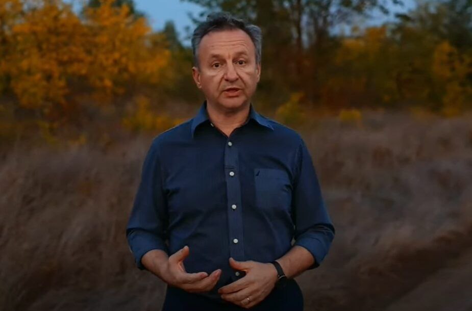 ПДС рассматривает отзыв поддержки мэра Кодру Пресс секретарь партии Действие и Солидарность Адриана Влас заявила для СМИ что мэр города Кодру Стелиан Маник продолжает нарушать статус члена партии и создавать внутренние конфликты в мэрии несмотря на предоставленный ему второй шанс В связи с этим на заседании Постоянного бюро партии будет рассмотрен вопрос о возможном отзыве политической поддержки Маника Подпишись на Moldova Liberă