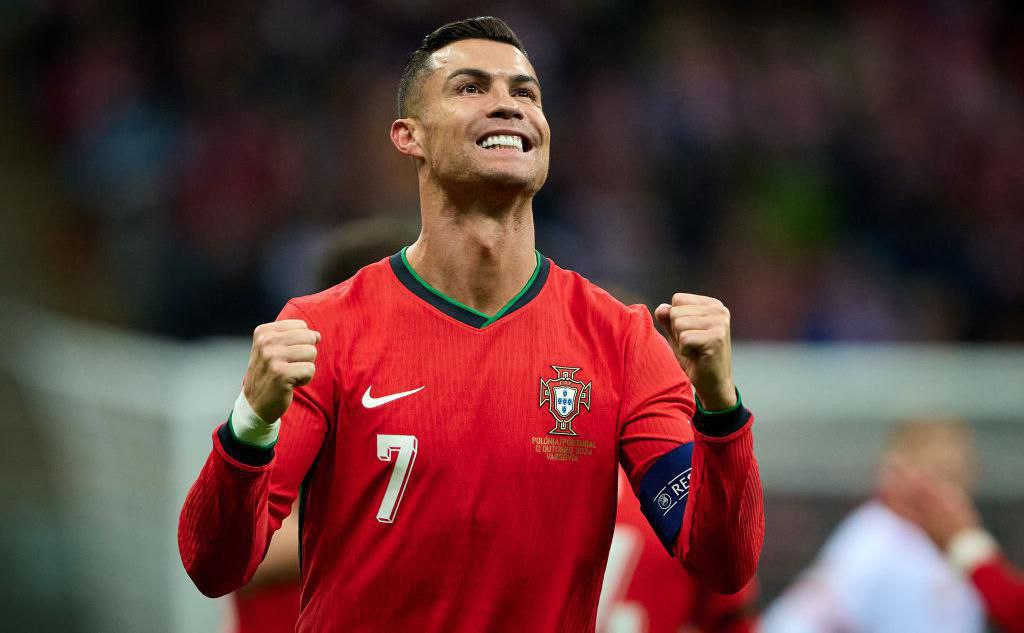 Криштиану Роналду красавчик и самый высокооплачиваемый футболист в мире снимется в финальной части Форсажа Об этом сообщил Вин Дизель и добавил что роль была написана специально для Роналду Ждём мужчину в уличных гонках meownauts