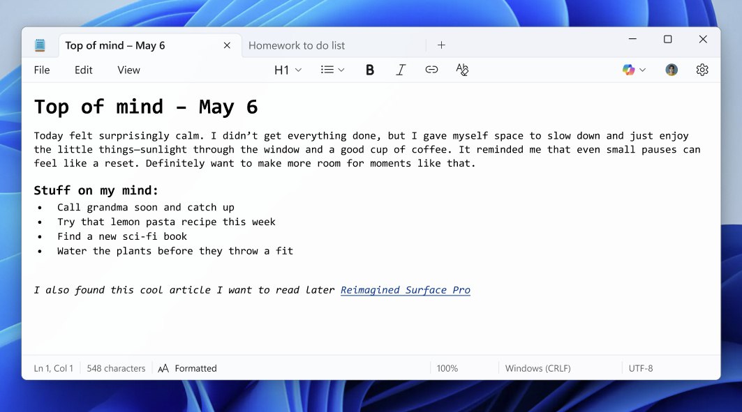 Microsoft представила обновление "Блокнота" для Windows, внедрив ряд значимых функций, включая форматирование текста курсивом, жирным шрифтом и добавление ненумерованных списков. Обновлённая версия "Блокнота" поддерживает синтаксис Markdown, обеспечивая корректное отображение заголовков и гиперссылок. Кроме того, в текстовый редактор интегрирован искусственный интеллект в лице чат-бота Copilot, что ставит его в один ряд с такими продвинутыми редакторами, как Obsidian. Для тех, кто предпочитает классический подход к редактированию текста, в настройках предусмотрена возможность отключения всех новых функций. Новая версия "Блокнота" уже доступна для разработчиков в Windows 11 и скоро станет доступной для широкой публики. Автор: Павел Урлапов