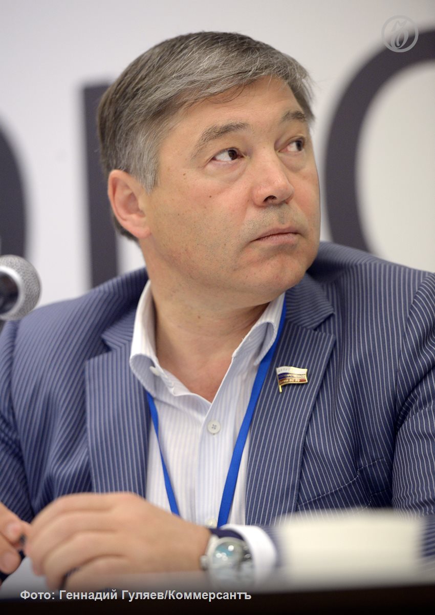 Суд в Москве по иску Генпрокуратуры наложил обеспечительные меры на активы ответчиков по резонансному делу об обращении в доход государства группы компаний Сирена трэвел стало известно Ъ Под арест в том числе попала многочисленная недвижимость депутата Госдумы члена фракции ЛДПР Рифата Шайхутдинова который считается теневым владельцем ГК и его родственников При этом всем четырем десяткам ответчиков суд запретил покидать страну Что Генпрокуратура требует изъять у собственников ГК Сирена трэвел в справке Ъ Ъузнал