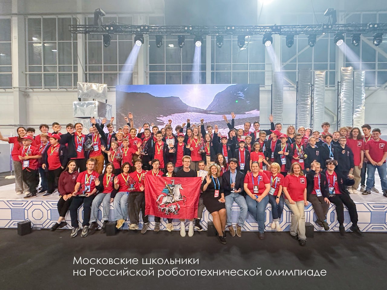 Московские школьники победили на Российской робототехнической олимпиаде. Участники создавали роботов-транспортировщиков для промышленного рыболовства, работы в порту и спасательных операций в северных морях. По итогам столичные команды показали самые высокие результаты – награды получил 51 школьник. Сергей Собянин поздравил ребят и напомнил, что юные москвичи регулярно занимают первые места в соревнованиях по робототехнике. «Москва»