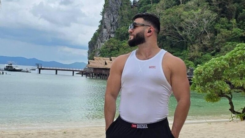 Сотрудники отеля рядом с которым якобы убили Владислава Позднякова опровергли эту информацию С работниками Komodo Flores пообщались сотрудники Базы По их словам Поздняков в отель не заселялся а рядом с отелем не происходило никаких убийств Информации о гибели z блогера не оказалось и у посольства России в Индонезии Информация о том что Позднякова якобы застрелили появилась в украинских телеграм каналах Канал же самого блогера со вчерашнего дня не активен При этом в прошлом он уже использовал утку со своим убийством чтобы набрать подписчиков Думайте Задонатить через бота Patreon Boosty