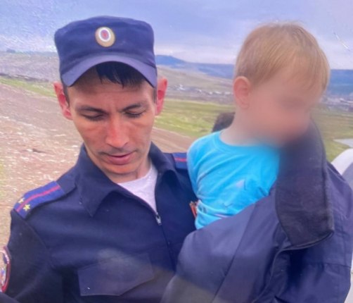 В Иркутской области нашли пропавшего двухлетнего ребенка 200 человек участвовали в поисках мальчика в селе Оса Читать подробнее на сайте...
