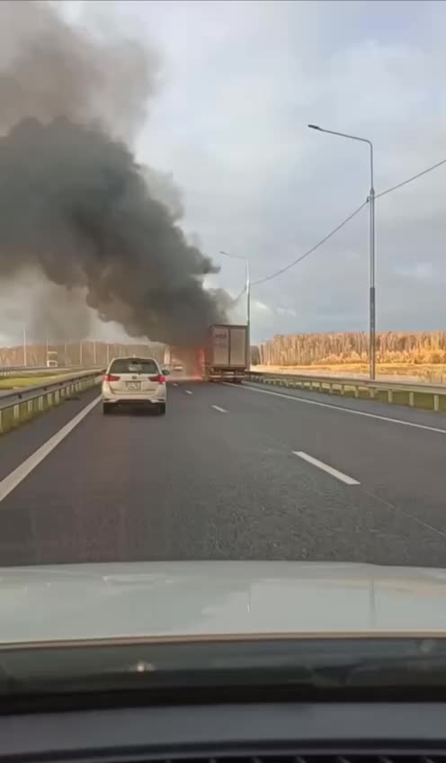 На трассе М-5 в сторону Москвы произошел пожар фуры