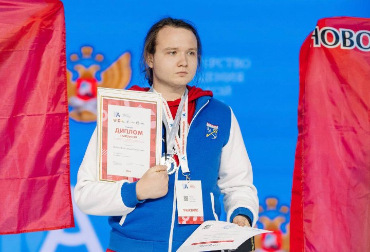 Студент из Сосновоборского политеха завоевал серебряную медаль на чемпионате «Абилимпикс»  В Москве завершается финальный этап национального чемпионата «Абилимпикс». Ленинградскую область в конкурсе профессионального мастерства достойно представил Константин Войнов из Сосновоборского политехнического колледжа. Студент завоевал серебряную медаль в компетенции «Электромонтаж».  «Абилимпикс» — международное некоммерческое движение для людей с ограниченными возможностями здоровья. Зародилось в 1971 году в Японии, где и провели первый конкурс профессионального мастерства среди работающих инвалидов.    Online47 — Всё о Ленобласти и не только