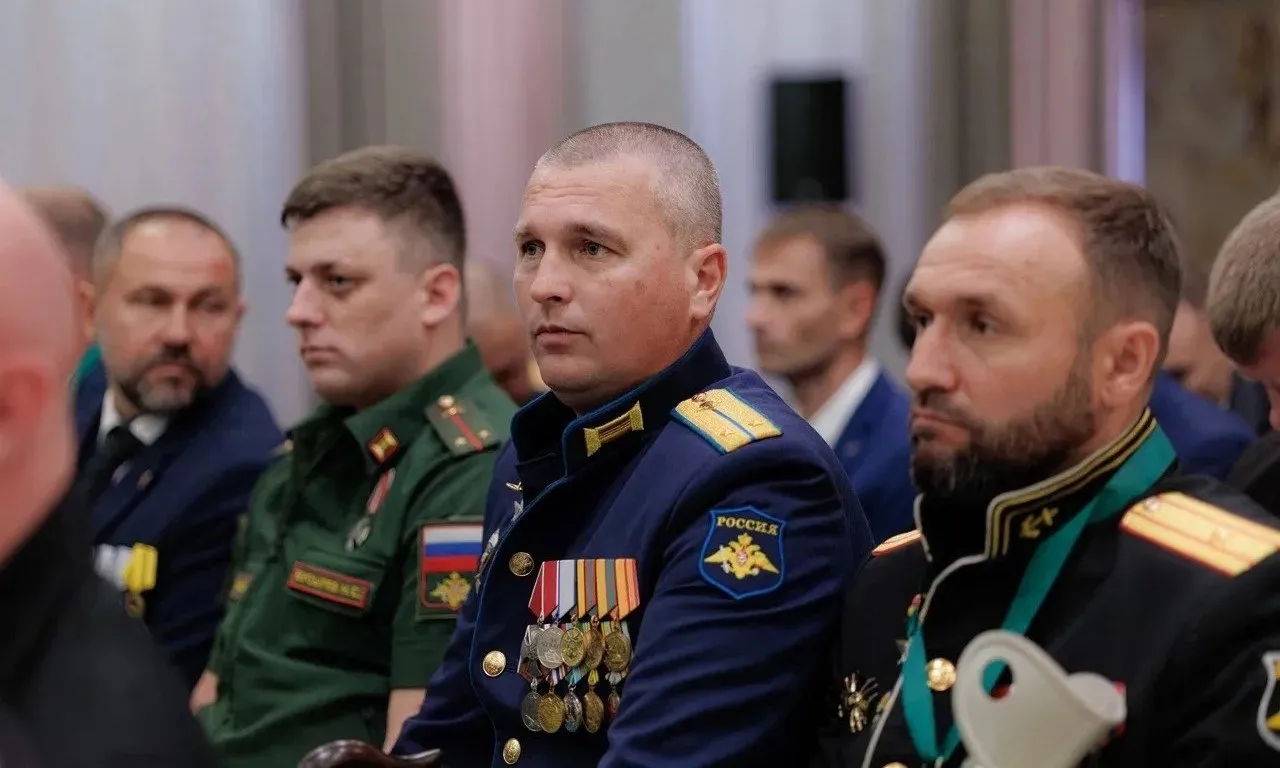 Финальный модуль кадрового проекта для участников спецоперации стартовал на Кубани Для 63 финалистов кадрового проекта Герои Кубани направленного на поддержку участников специальной военной операции начался заключительный этап обучения Об этом сообщает пресс служба администрации Краснодарского края Модуль Современные технологии управления посвящен цифровизации госсектора от внедрения искусственного интеллекта и кибербезопасности до укрепления технологического суверенитета Также в программе управление персоналом деловой протокол и эффективное решение конфликтов Обучение проходит под руководством ведущих экспертов и руководителей органов власти края отметил губернатор региона Вениамин Кондратьев Мы теперь и в МАХ Южная служба новостей