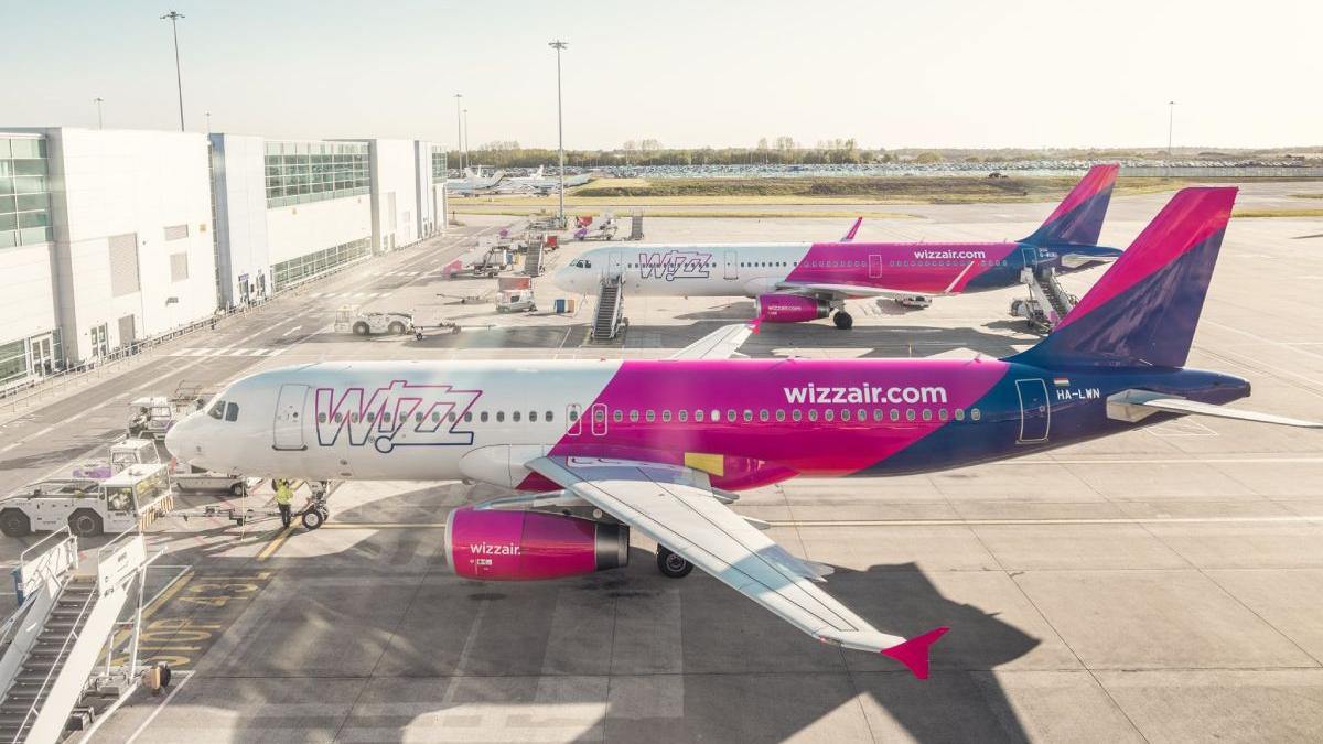 Wizz Air с 29 апреля возобновит полёты из Кутаиси в Мадрид и Гамбург    Рейсы по обоим направлениям будут выполняться по 2 раза в неделю — по вторникам и субботам.   Стоимость билетов: в Мадрид — от 7990 ₽ в одну сторону, в Гамбург — от 4330 ₽.  Также из Кутаиси авиакомпания будет чаще летать в Прагу, Ларнаку, Афины и Салоники, следует из информации на сайте перевозчика.  Аэропорт Кутаиси используют в том числе для транзита в Европу — Wizz Air летает оттуда в 14 европейских стран. До Кутаиси можно легко добраться из Тбилиси — автобусом или поездом до станции «Кутаиси Аэропорт», где пассажиров встречает бесплатный шаттл и довозит до терминала.