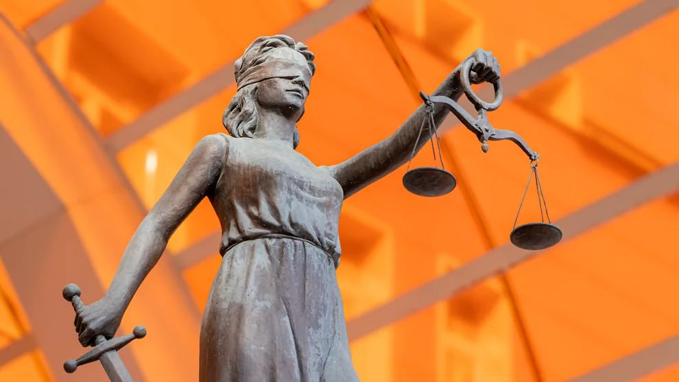 Президент России Владимир Путин назначил председателем Октябрьского городского суда Алесю Глейдман а судьями Верховного суда Башкирии Наталью Зотееву и Юлию Шуйскую Алеся Глейдман по данным открытых источников была помощником судьи Верховного суда Татарстана В октябре 2019 года была назначена судьей Лениногорского городского суда а в ноябре 2023 года судьей Советского районного суда Казани Наталья Зотеева работала судьей Чистопольского городского суда а Юлия Шуйская судьей Нижнекамского городского суда Фото Егор Снетков Коммерсантъ Подписывайтесь на Ъ Уфа Оставляйте бусты