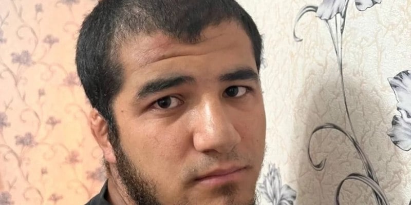 В Омске пособника террористов приговорили к 17 годам лишения свободы. Это выходец из Центральной Азии, финансировавший терроризм, прошедший обучение по совершению терактов и совершивший покушение на совершение преступления. Вместе с сообщником он дистанционно обучался минно-взрывному делу и контактировал с представителями международной террористической организации. А сколько таких выходцев продолжает прибывать из нестабильных стран и сколько уже прибыло, но ещё не разоблачено? Сотни? Тысячи?