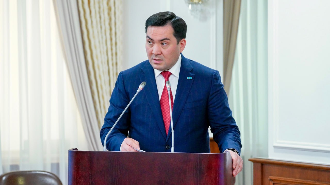 С начала года Казахстан добыл 75 7 млн тонн нефти и газового конденсата Результат за январь сентябрь составил 113 к уровню прошлого года сообщил министр энергетики Ерлан Аккенженов План на конец года 96 2 млн тонн нефти Экспорт достиг 60 5 млн тонн 114 9 к аналогичному периоду 2024 года а всего в этом году собираются поставить за рубеж 70 5 млн тонн Производство нефтепродуктов достигло 11 6 млн тонн нефтегазохимической продукции 477 тыс тонн По заверениям министерства практически все планы были перевыполнены kursivm kursiv news