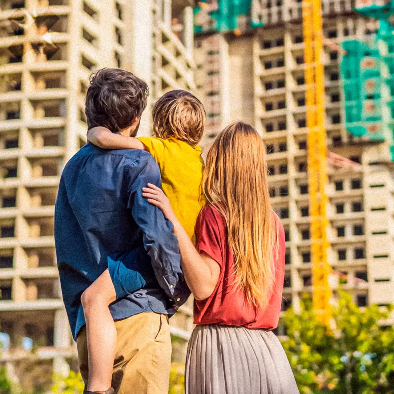 Ипотеку под 1 предложили выдавать семьям с детьми инвалидами В Госдуме выступили с инициативой снизить ставку до 1 для таких семей Идею поддержал зампред комитета по строительству и ЖКХ Александр Аксененко отметив что даже Семейная ипотека под 6 часто остаётся недоступной из за высоких расходов и необходимости постоянного ухода за ребёнком Также предлагают ограничить первоначальный взнос уровнем не выше 20 чтобы у семей появился реальный шанс улучшить жилищные условия   хорошее предложение учитывая цены на жилье она мало чем поможет вангуем просто увеличится число взяток чтобы детей косвенно признавали инвалидами НМШ