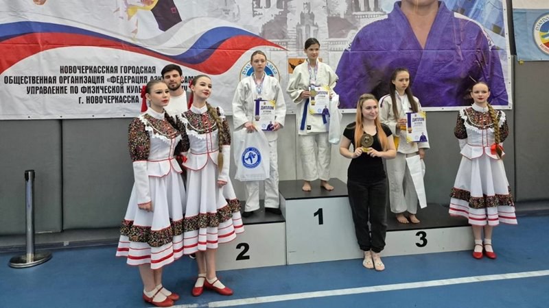 В Новочеркасске прошел открытый областной турнир по дзюдо. В Новочеркасске состоялся открытый областной турнир по дзюдо среди юношей и девушек до 18 лет, посвященные памяти тренера спортшколы №1 Алексея Минаева. Всего в соревнованиях приняло участия 298 спортсменов из 29 команд: Ростовской области, Краснодарского края, Ставропольского края, Республики Калмыкия, ДНР, ЛНР. Новочеркасск представляли воспитанники спортшколы №1. По итогам соревнований в своих весовых категориях золотые медали завоевали Роман Повякалов, Эля Силенко и Карина Шатохина. Вторые места заняли Максим Черепанов и Кирилл Ященко. Бронзовые награды получили Виктория Колчина и Юлия Огнищева.