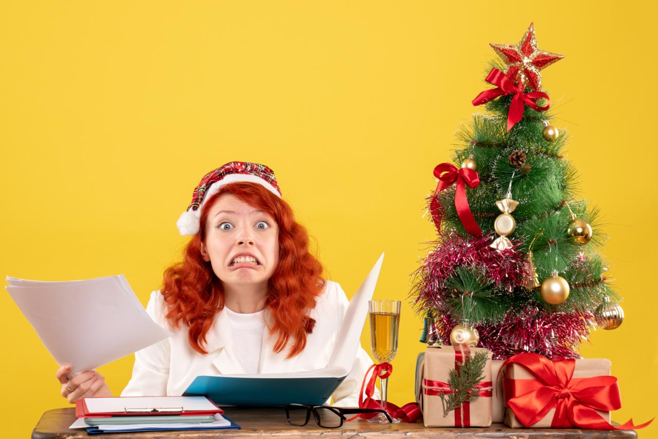 Работодатель не в праве принуждать сотрудника работать в новогодние праздники Член Общественной палаты РФ Евгений Машаров рассказал что работодатель не имеет права принуждать сотрудника работать в официальные праздники включая новогодние если тот не согласен Работа с 31 декабря по 11 января должна оплачиваться в двойном размере Работающие в новогодние праздники а что обещали вам двойная оплата отгул или ничего Подписаться на нас Telegram I MAX Прислать нам новость Sakhonlinebot