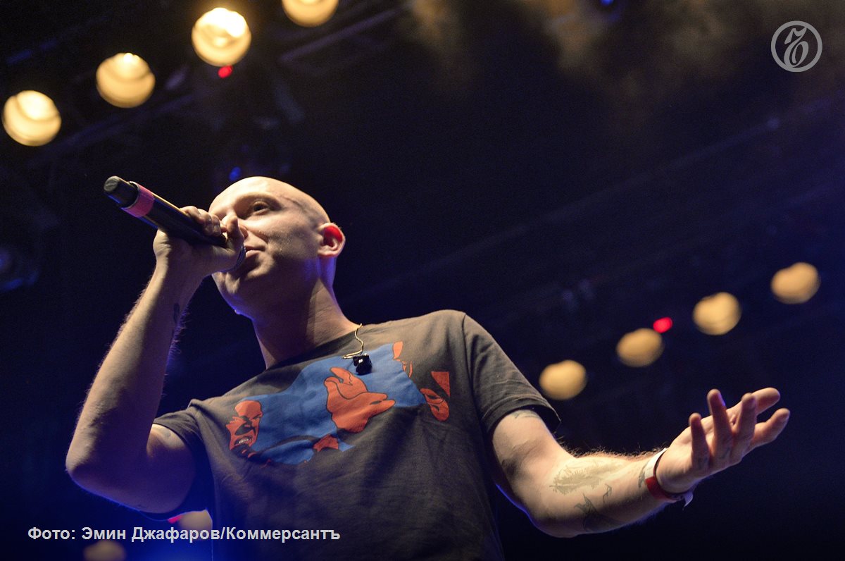 Суд в Петербурге заочно арестовал рэпера Oxxxymiron Мирон Федоров признан иноагентом по делу о неисполнении обязанностей иностранного агента сообщили в объединенной пресс службе судов города Уголовное дело возбудили в феврале 2024 года В апреле того же года было вынесено постановление о привлечении рэпера в качестве обвиняемого в мае его объявили в федеральный розыск Защита просила отказать в удовлетворении ходатайства об аресте мотивировав это тем что Мирон Федоров признан иноагентом не присутствует на судебном заседании и возможно не знает о возбужденном уголовном деле Подписывайтесь на Ъ в Telegram в MAX Оставляйте бусты